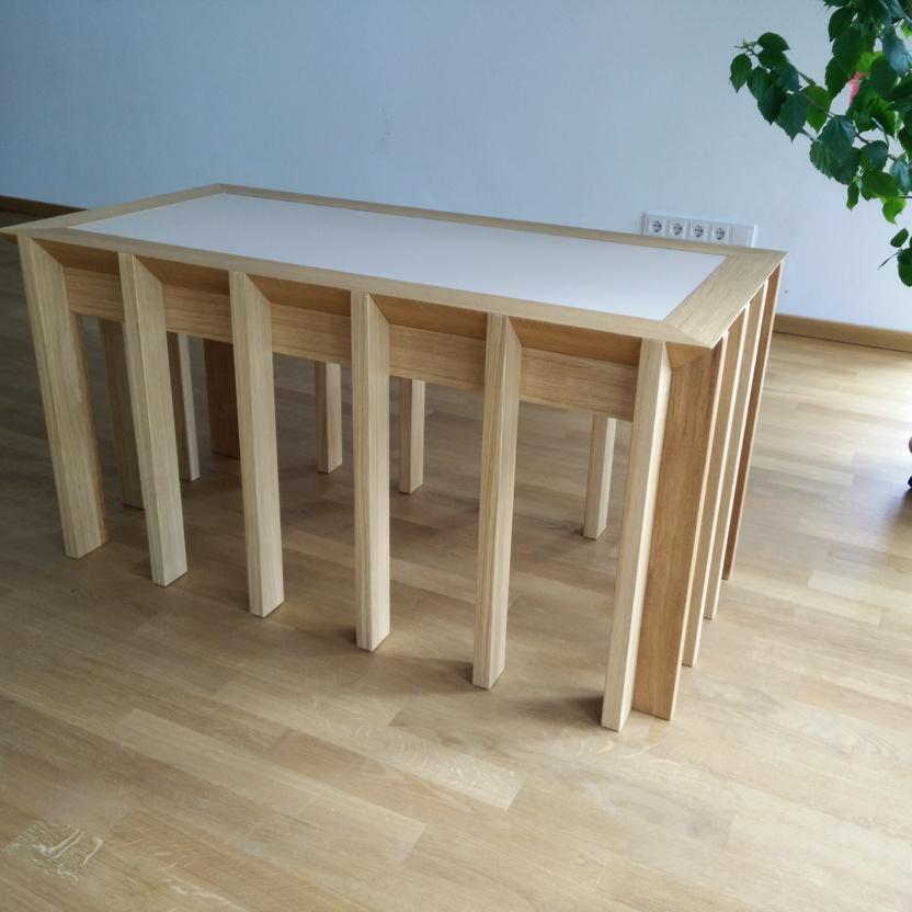 Altartisch nach Maß Altartisch nach Maß aus hellem Holz und mit weißer Tischfläche