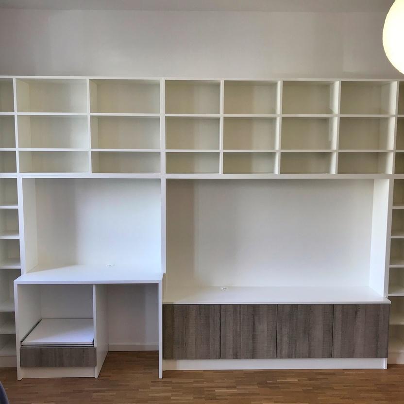 Schrankwand nach Maß mit TV-Aussparung Schrankwand nach Maß mit TV-Aussparung