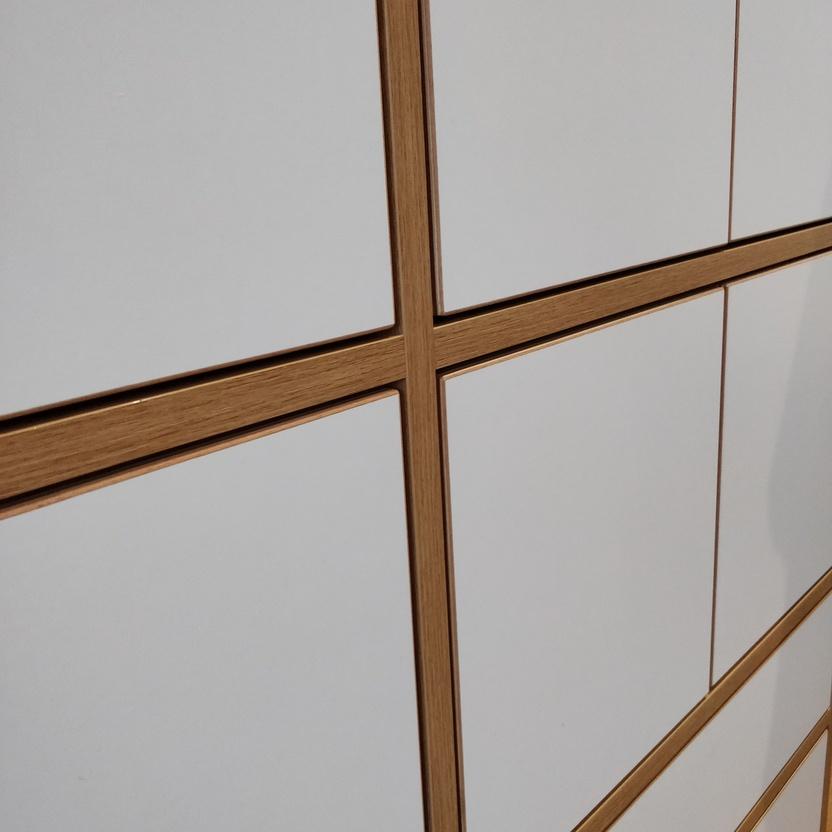 Nahaufnahme Aktenschrank nach Maß Nahaufnahme Aktenschrank nach maß mit weißen Fronten