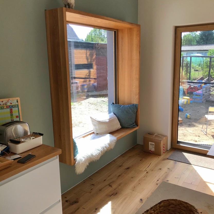 Sitzfenster aus Echtholz Sitzfenster aus Echtholz in Wohnraum